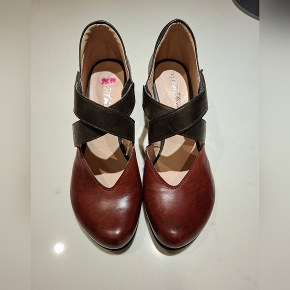 Mentha Women's Elegant Two-Tone Leather Mary Jane Heels (Size EU 38/US 7.5-8) - Picture 2 of 11